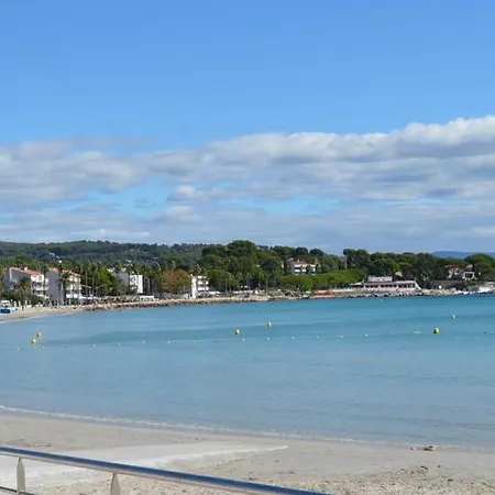 Chez Hugo Confortable Clim, Wifi, Parking, Centre Ville, Commerces, Port, Plages A Pieds アパート ラシオタ