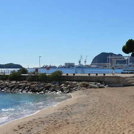 Chez Hugo Confortable Clim, Wifi, Parking, Centre Ville, Commerces, Port, Plages A Pieds アパート