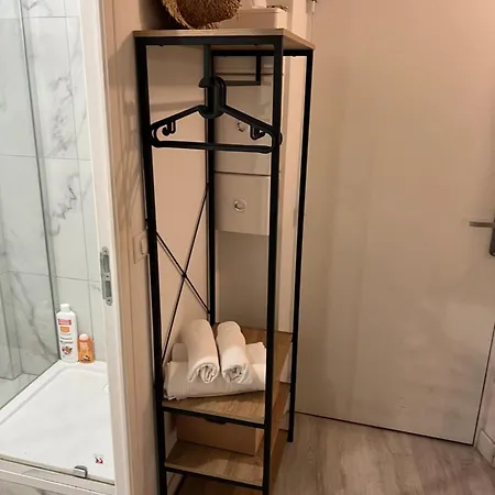 Chez Hugo Confortable Clim, Wifi, Parking, Centre Ville, Commerces, Port, Plages A Pieds アパート ラシオタ