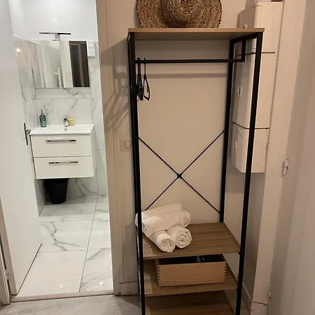 Chez Hugo Confortable Clim, Wifi, Parking, Centre Ville, Commerces, Port, Plages A Pieds